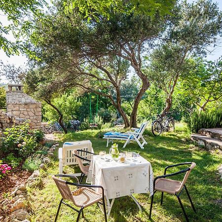 Nice Apartment In Vinjerac With Kitchen Bagian luar foto
