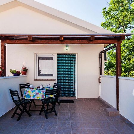 Nice Apartment In Vinjerac With Kitchen Bagian luar foto