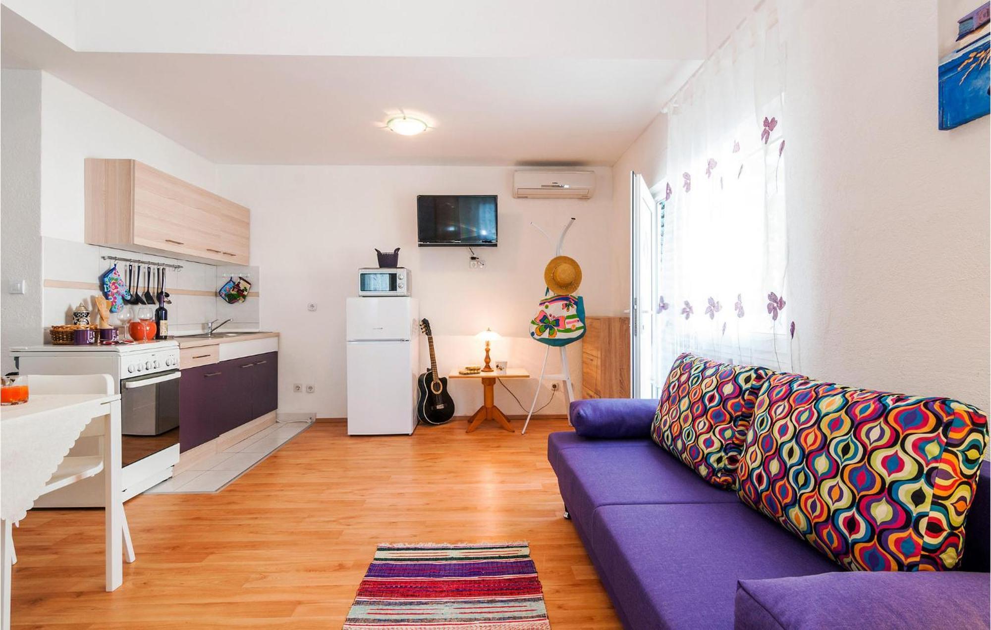Nice Apartment In Vinjerac With Kitchen Bagian luar foto