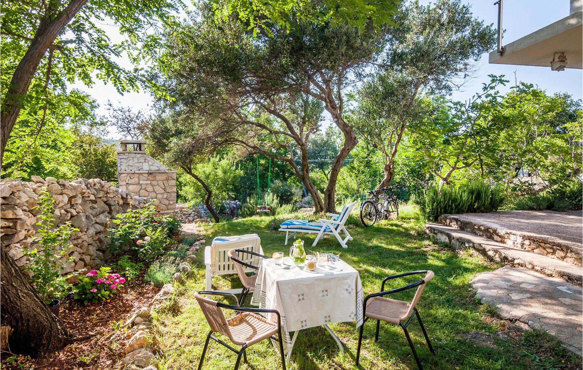 Nice Apartment In Vinjerac With Kitchen Bagian luar foto